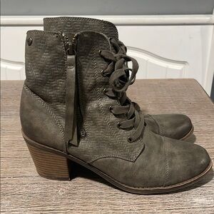 Roxy Gray Lace Up Boots with Chunky‎ Heel